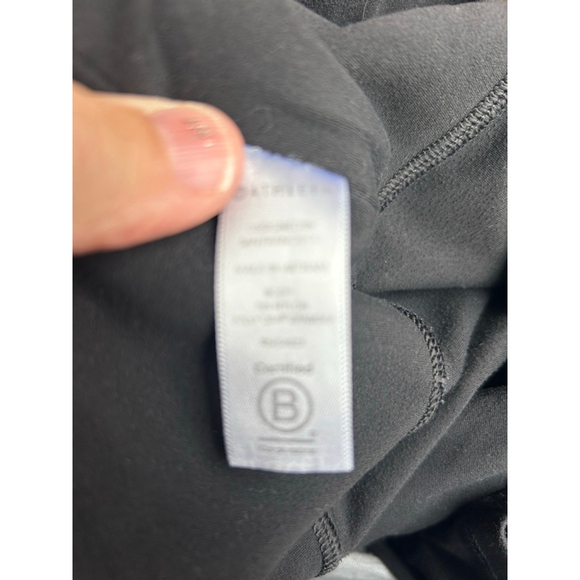 Women's Athleta Salutation Stash Pocket Capri M Black - Picture 5 of 10